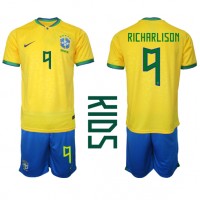 Camisa de Futebol Brasil Richarlison #9 Equipamento Principal Infantil Mundo 2022 Manga Curta (+ Calças curtas)